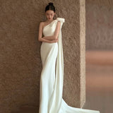 Dress Single Shoulder White Denswear Tug-Tail Bride Wedding Fishtail Car Show Dress Woman HZ0517