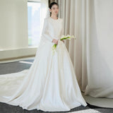 Long-Sleeved And Tailed Bride's Main Wedding Dress New High-End Sense Of Simple Temperament Light Luxury Dress Wedding Dress Dress HZ0517