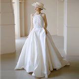 French High-End Light Wedding Dress 2026 New Temperament Dew Wedding Dress Hepburn Wind And Fasting Yarn HZ0517