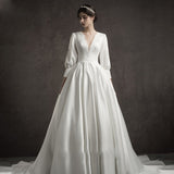 Sai [Vienna Dance Song] Light Wedding 2026 Spring New French Vintage Long Sleeve V-Neck Tailed Wedding HZ0517