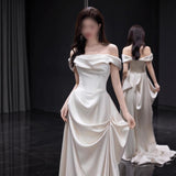 Vintage Shoulder-Tailed Light Wedding Dress White Fascling Engagement Welcome To Go Out Of The Yarn French Temperament Dress Dress HZ0517