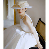 French High-End Light Wedding Dress 2026 New Temperament Dew Wedding Dress Hepburn Wind And Fasting Yarn HZ0517
