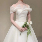 French Main Wedding Dress 2026 New Light Wedding Dress Bride Wedding Retro Hepburn Wind Welcome Light Yarn Thin Yarn HZ0517