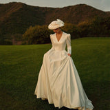 Long-Sleeved V Lord Wedding Dress 2026 Spring New Vintage French Sleeve Bride Qidi Shadow Building Travel Wedding HZ0517