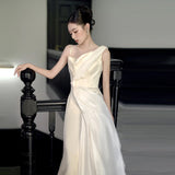 Korean-Style Seduced Wedding Dress 2026 Temperament Is Thin And White Simple Out Of The Door Sexy Naked Bride Tail Dress HZ0517