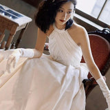 Hang Neck Wedding Dress Temperament Retro Style Small Bride French Bare Back Thin Wedding Yarn Small Tail Wedding HZ0517