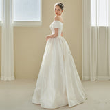 Temperament Light Wedding Dress Retro Shoulder Simple Engagement Registration Dress Travel To Shoot Small Brides Go Out Of The Yarn HZ0517
