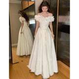 One-Word Shoulder-Singed-Sin-Faced Light Wedding Dress 2026 New Engagement Dress Dress Small Man To Go Out In Morning Robes For Female Brides HZ0517