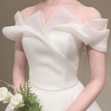 One-Word Shoulder French Light Wedding Dress 2026 New Sensential Light Dress Retro Small Man Go Out Yarn Small Dress HZ0517