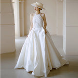 French High-End Light Wedding Dress 2026 New Temperament Dew Wedding Dress Hepburn Wind And Fasting Yarn HZ0517