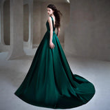 Green Evening Dress Women's 2026 New Light Luxury Host Temperament Banquet Ding-Faced Dress Beautiful Solo Performance Dress HZ0517
