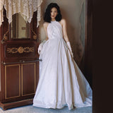 Hang Neck Wedding Dress Temperament Retro Style Small Bride French Bare Back Thin Wedding Yarn Small Tail Wedding HZ0517