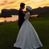 Long-Sleeved V Lord Wedding Dress 2026 Spring New Vintage French Sleeve Bride Qidi Shadow Building Travel Wedding HZ0517