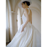 French High-End Light Wedding Dress 2026 New Temperament Dew Wedding Dress Hepburn Wind And Fasting Yarn HZ0517