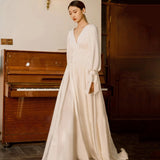 French Light Wedding Dress 2026 New Bridal Simple Dingy Travel Temperament Thin Out Of The Small Tail Dress HZ0517